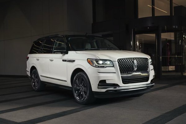 Lincoln Navigator White